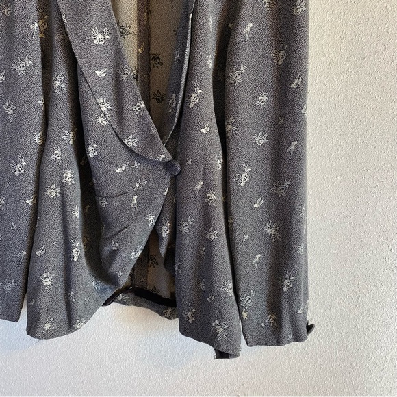 Vintage 90s Black & White Floral Flowy Blazer Size 6 - Picture 3 of 4